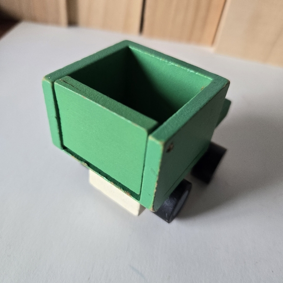 Wooden Devrian Global Industries Recycle Truck Garbage Toy Green Tilts 3in City - Picture 7 of 15